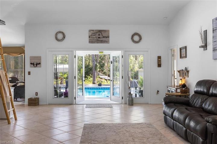2860 2nd ST NE, NAPLES FL 34120
