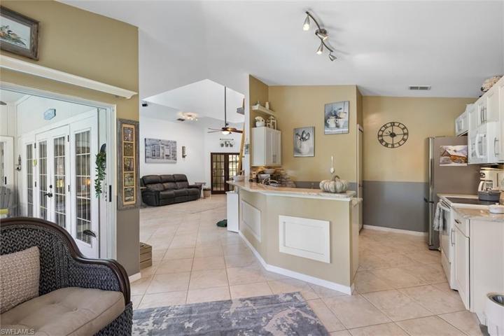 2860 2nd ST NE, NAPLES FL 34120