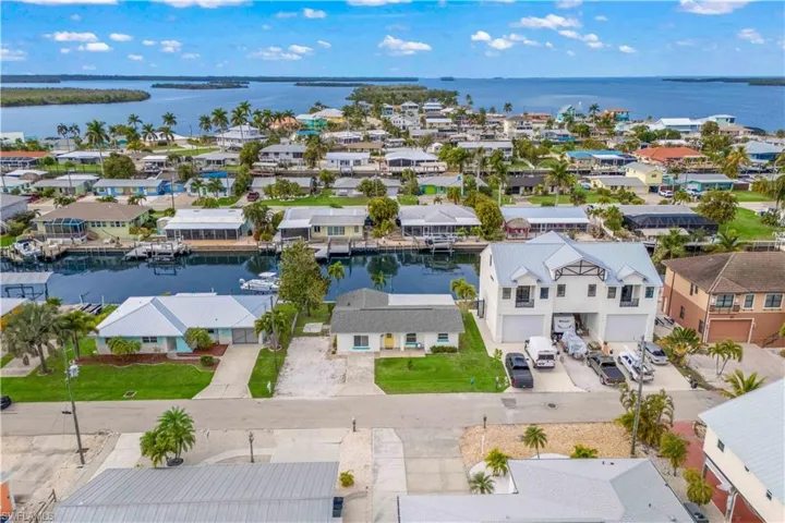 A boater’s dream location in the heart of island living.