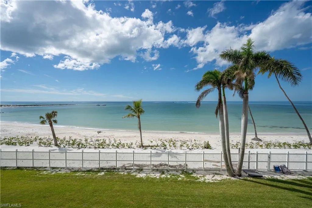 100 Bay RD, Naples, FL 34102,225006043