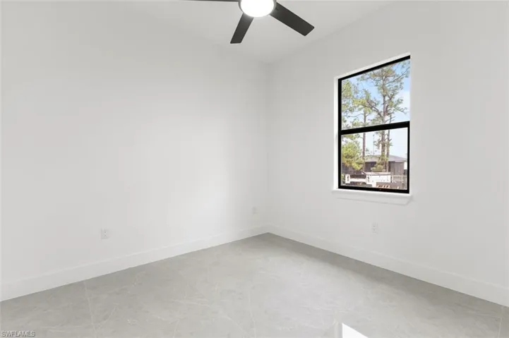 Tiled empty room with ceiling fan