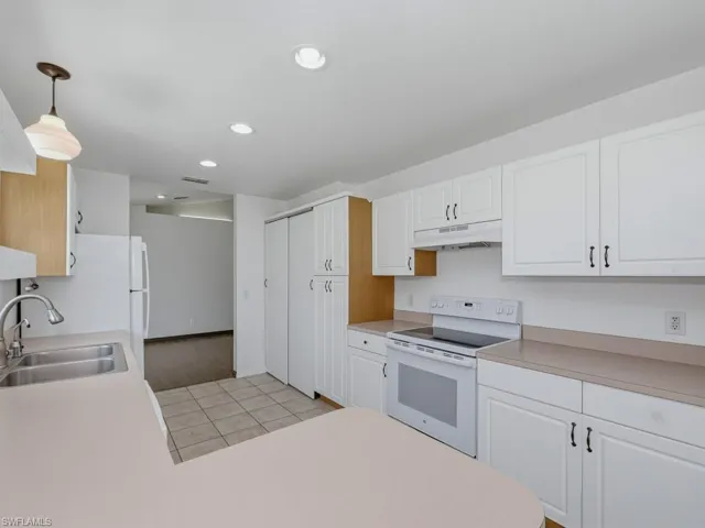 1131 10th Ave Ne, Naples, Florida 34120