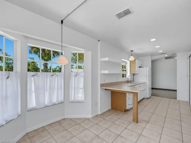 1131 10th Ave Ne, Naples, Florida 34120