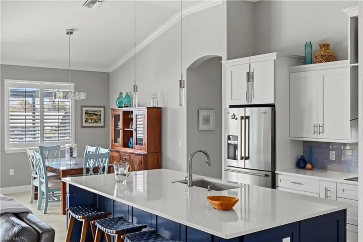 Convection Wall Oven & Microwave & Crown Molding