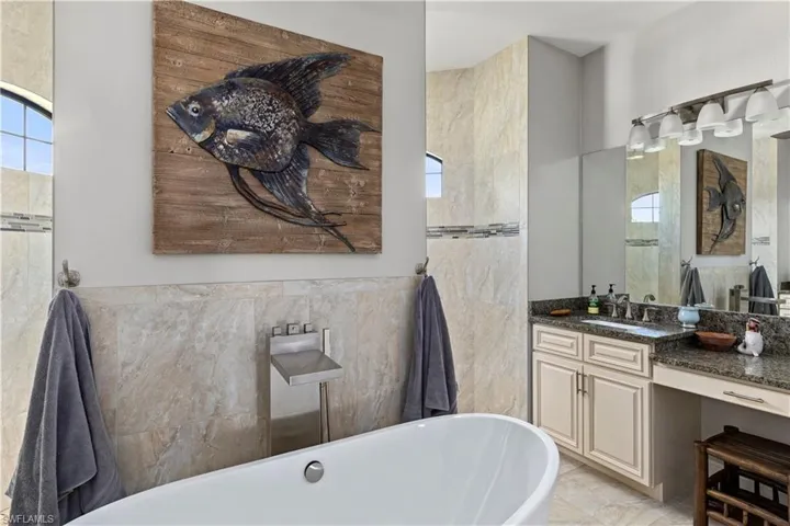 His/Hers vanities w/Walk through shower