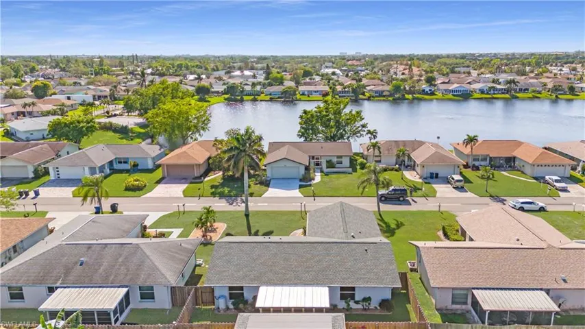 9768  Deerfoot  DR, Fort Myers, FL 33919