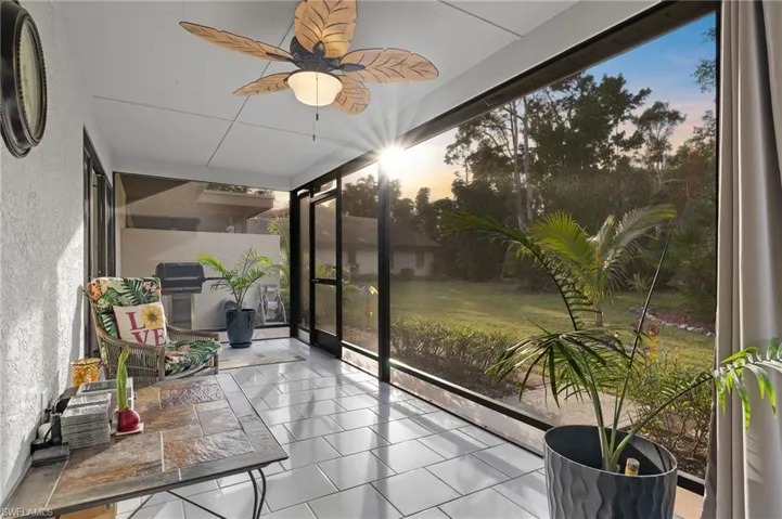Sunroom with ceiling fan