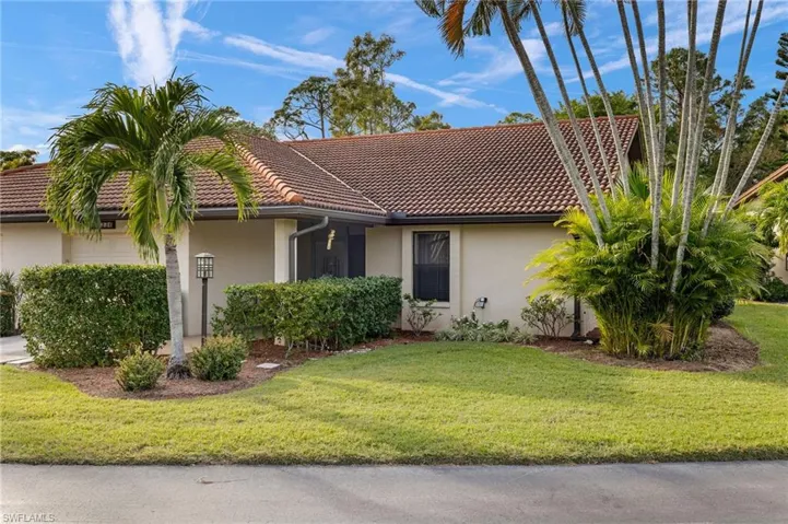 View of front of house featuring a front yard