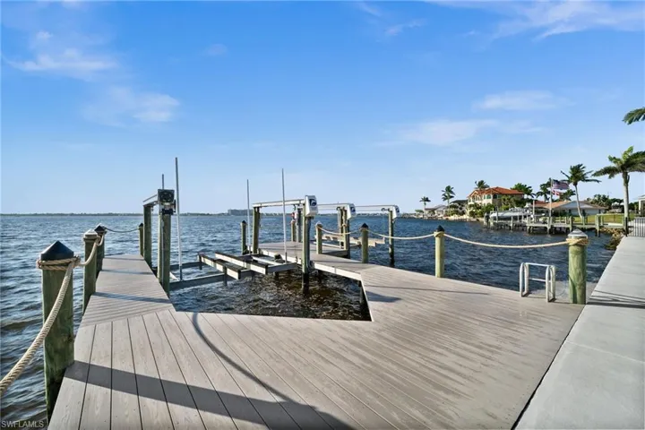 5625 Riverside Dr, Cape Coral, Florida 33904