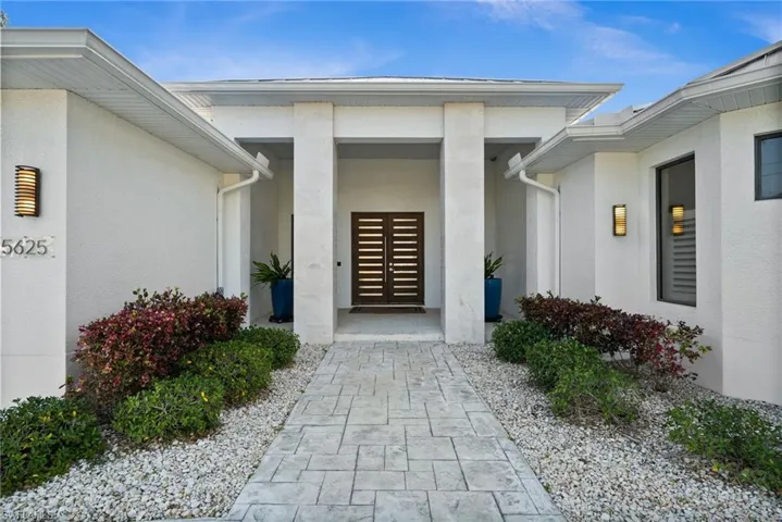 5625 Riverside Dr, Cape Coral, Florida 33904