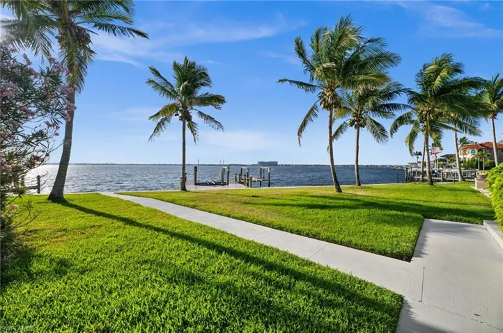 5625 Riverside Dr, Cape Coral, Florida 33904