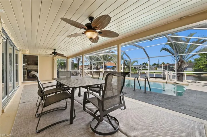 Large covered Lanai.
