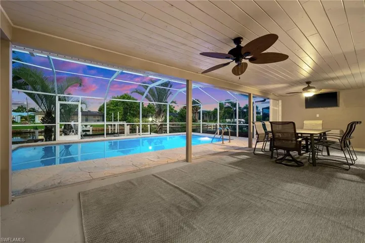 Large covered, screened lanai