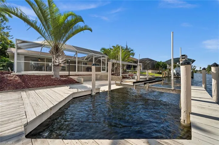 Dock with 10,000 lb lift