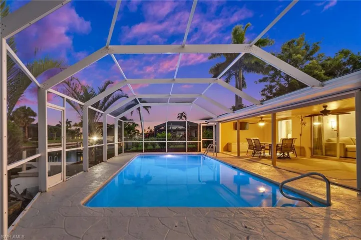 Beautiful Pool and surroundings