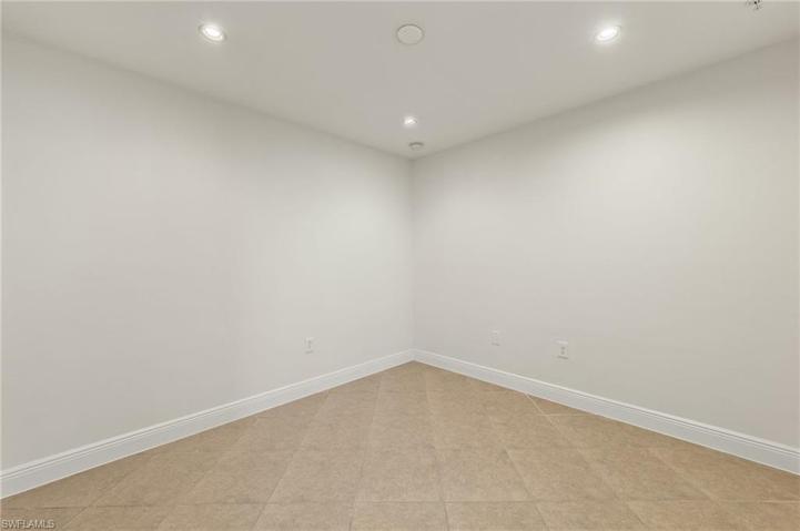 Home Office / Flex Room