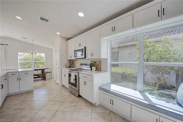 Kitchen w/Built-in Bench