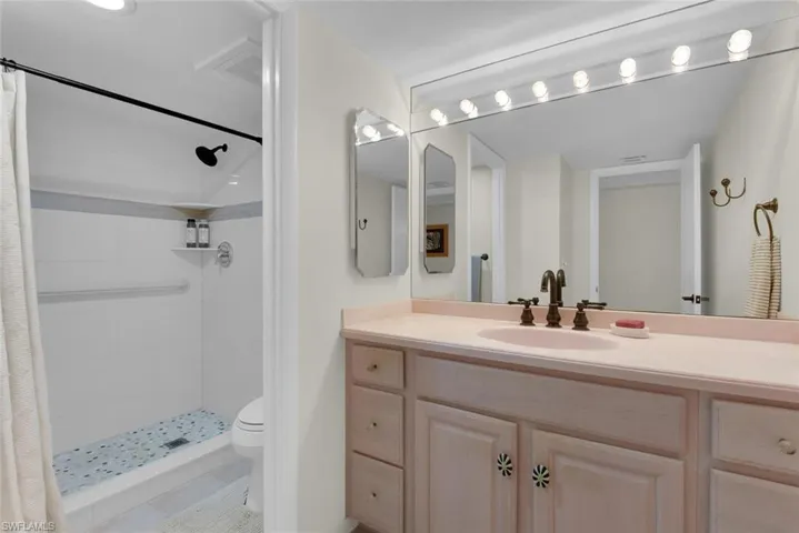 222 Harbour Dr 403, Naples, Florida 34103