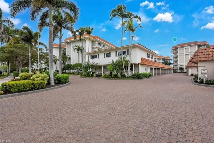 222 Harbour Dr 403, Naples, Florida 34103