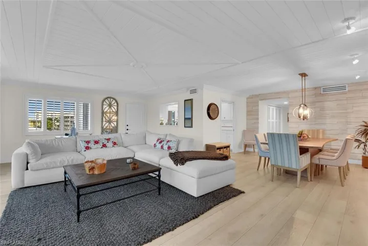 222 Harbour Dr 403, Naples, Florida 34103