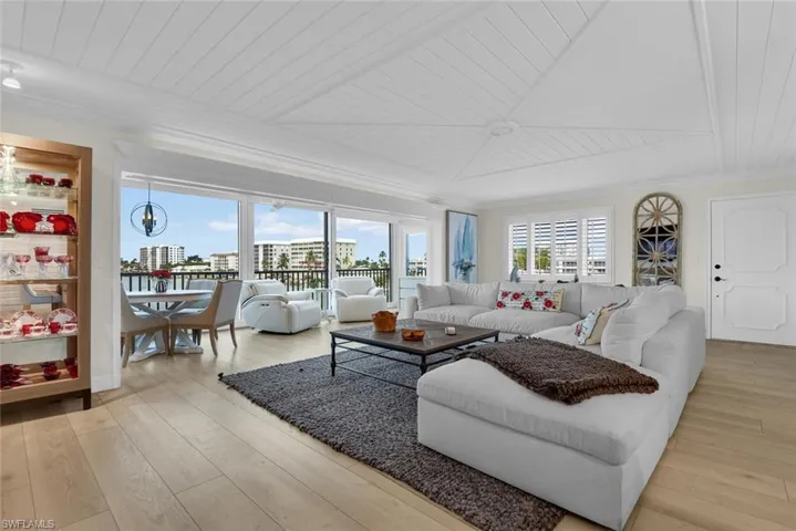 222 Harbour Dr 403, Naples, Florida 34103