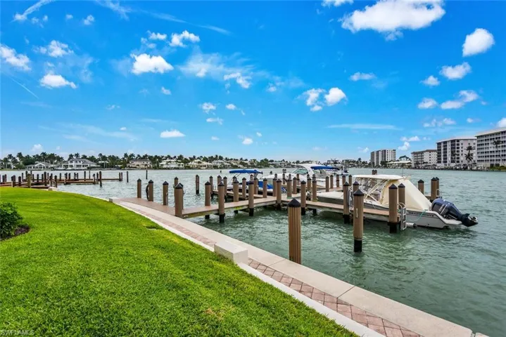 222 Harbour Dr 403, Naples, Florida 34103