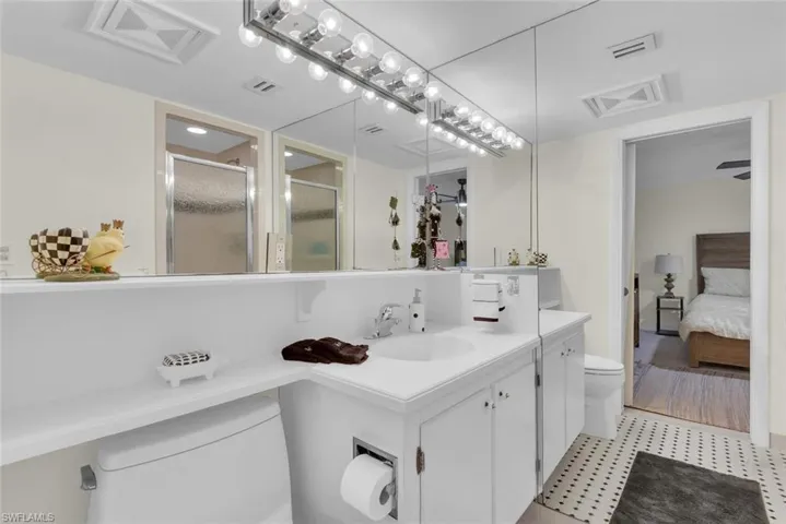 222 Harbour Dr 403, Naples, Florida 34103