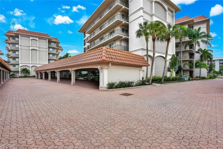 222 Harbour Dr 403, Naples, Florida 34103