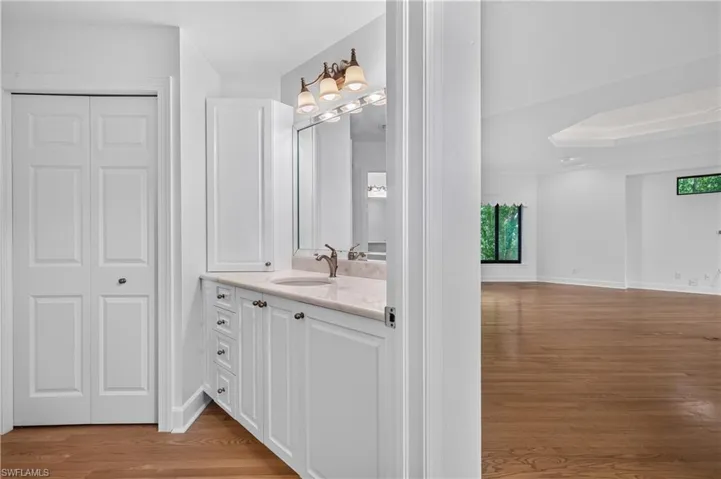 27008 Oakwood Lake Dr, Bonita Springs, Florida 34134