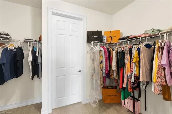 498  Kamari  CV, Naples, FL 34114