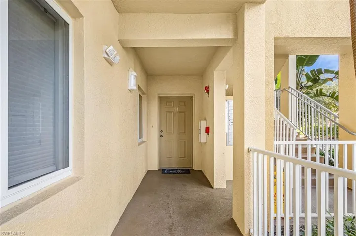 End unit entrance