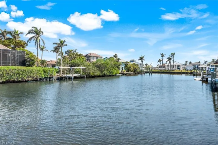 View of water feature featuring a dock