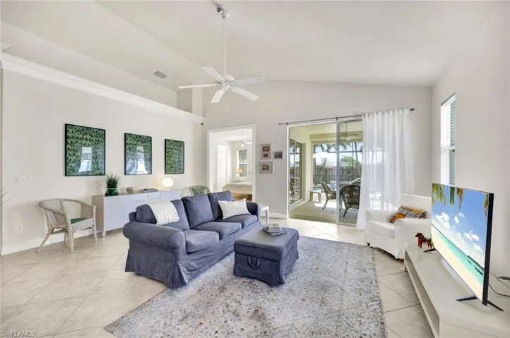 Open greatroom with vaulted ceilings