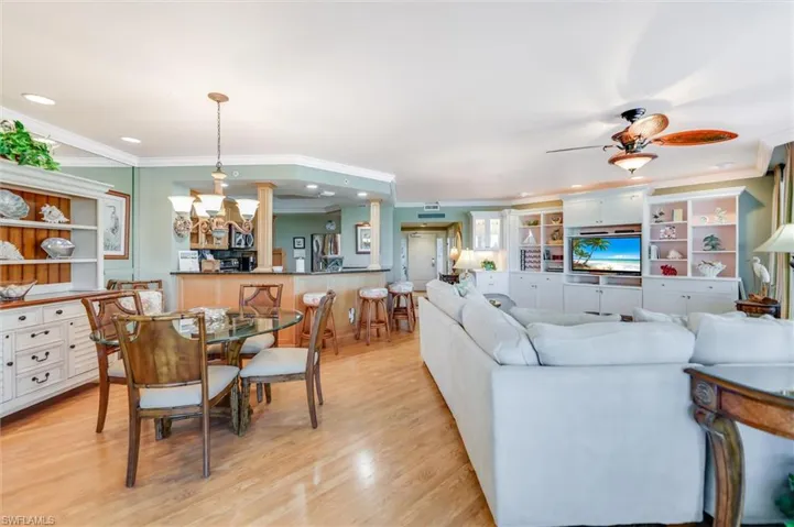 Dining area with ornamental molding, light wood-style floors, ceiling fan, and recessed lighting