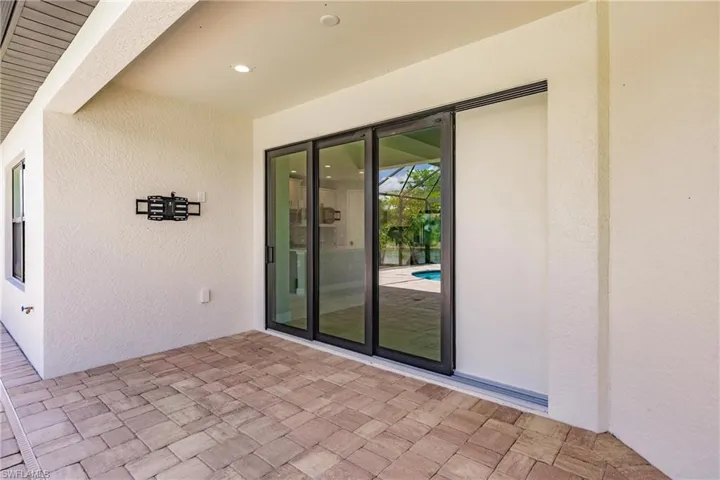 Pocket sliders from great room to lanai.