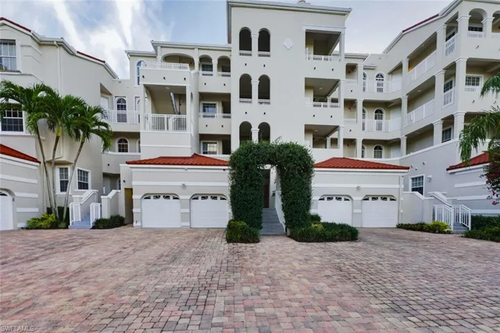 View of apartment building / complex with driveway