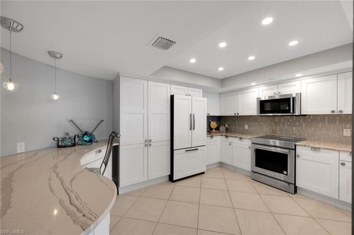 4651 Gulf Shore #902 BLVD N, NAPLES FL 34103