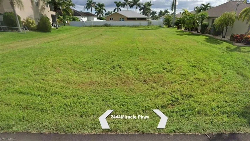 Frontal view of property