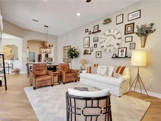 1661  Tarpon Bay S DR, Naples, FL 34119