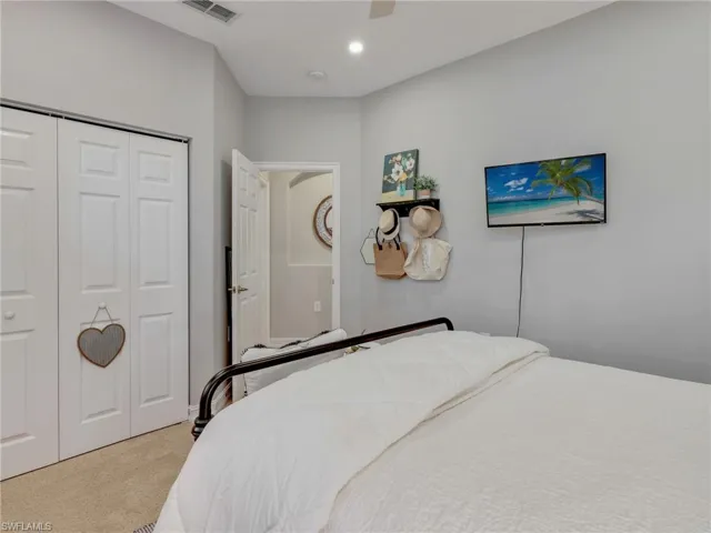 1661  Tarpon Bay S DR, Naples, FL 34119