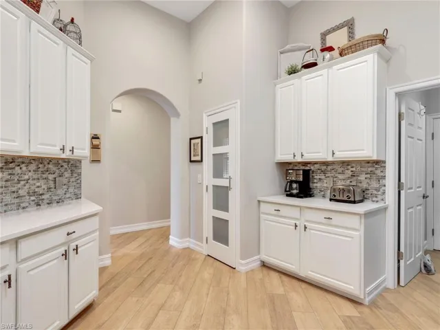 1661  Tarpon Bay S DR, Naples, FL 34119