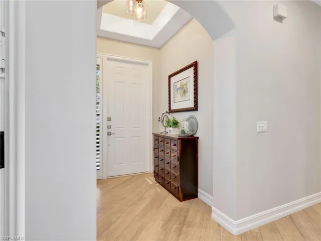 1661  Tarpon Bay S DR, Naples, FL 34119