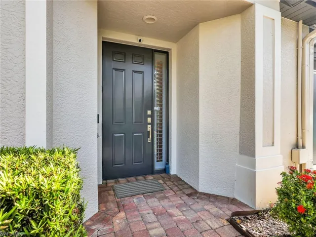 1661  Tarpon Bay S DR, Naples, FL 34119