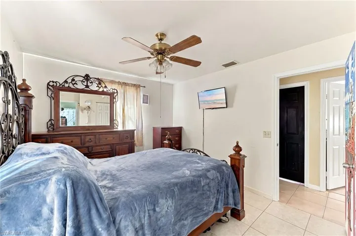 2361 4th Ave Ne, Naples, Florida 34120