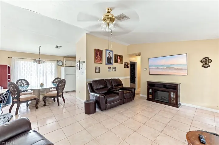2361 4th Ave Ne, Naples, Florida 34120