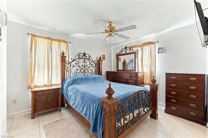 2361 4th Ave Ne, Naples, Florida 34120
