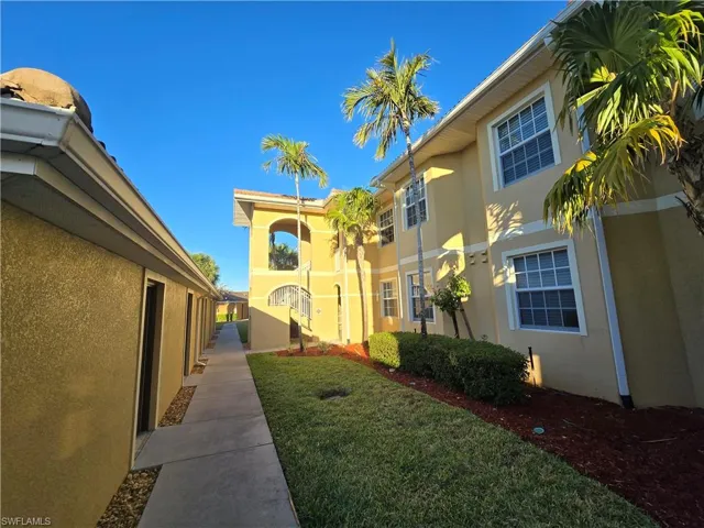 1101 Winding Pines Cir 202, Cape Coral, Florida 33909