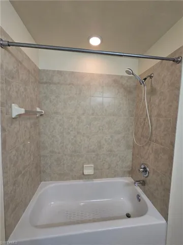 1101 Winding Pines Cir 202, Cape Coral, Florida 33909