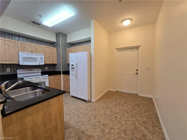 1101 Winding Pines Cir 202, Cape Coral, Florida 33909