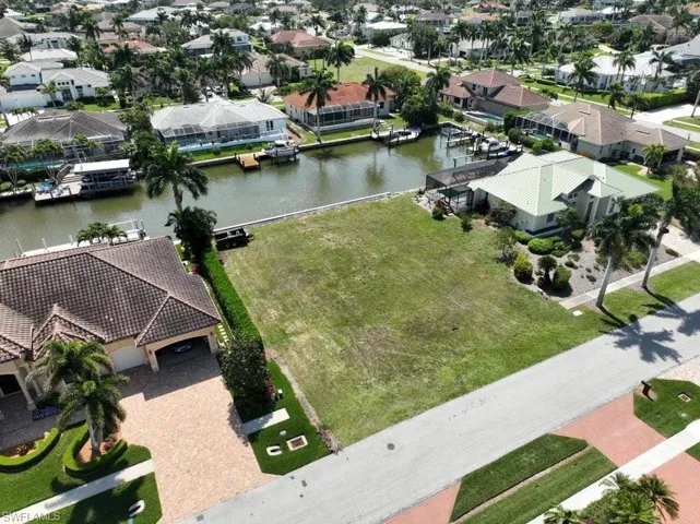 131 Channel Ct, Marco Island, Florida 34145